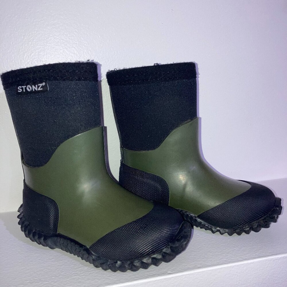 Stonz All-Season Waterproof Boots for Toddlers 4T (Cypress) + Warm Fleece Liners